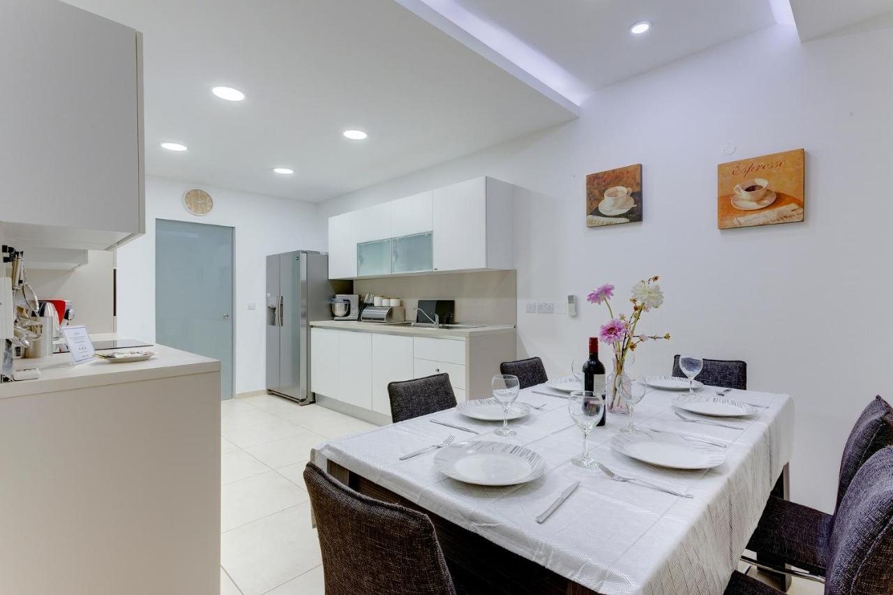 Luxury Apt W/ Side Seaviews And Pool, Top Location Sliema Exterior foto